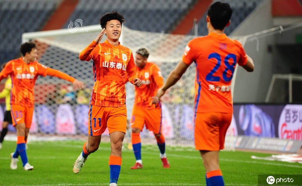 一竞技电竞-篮球季后赛上演强强对话,关中霹雳队强势横扫皖江天虎队,多点开花奏效;边路成突破口(2024年cba季后赛广东对广夏直逼)