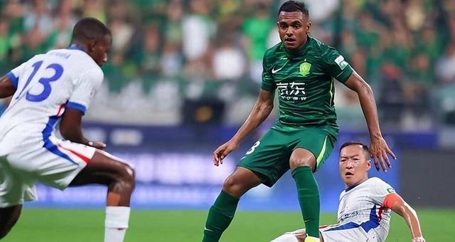 欧冠倒计时，上海申花赛前主帅复盘，细节引发关注，球迷炸锅，年轻球员得到机会的简单介绍